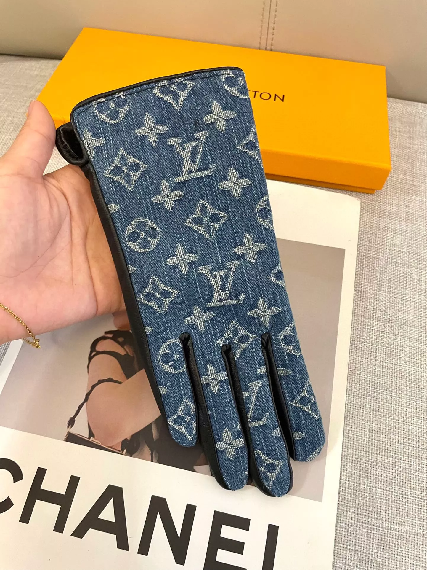 Sophisticated 1771 Louis Vuitton LV Gloves