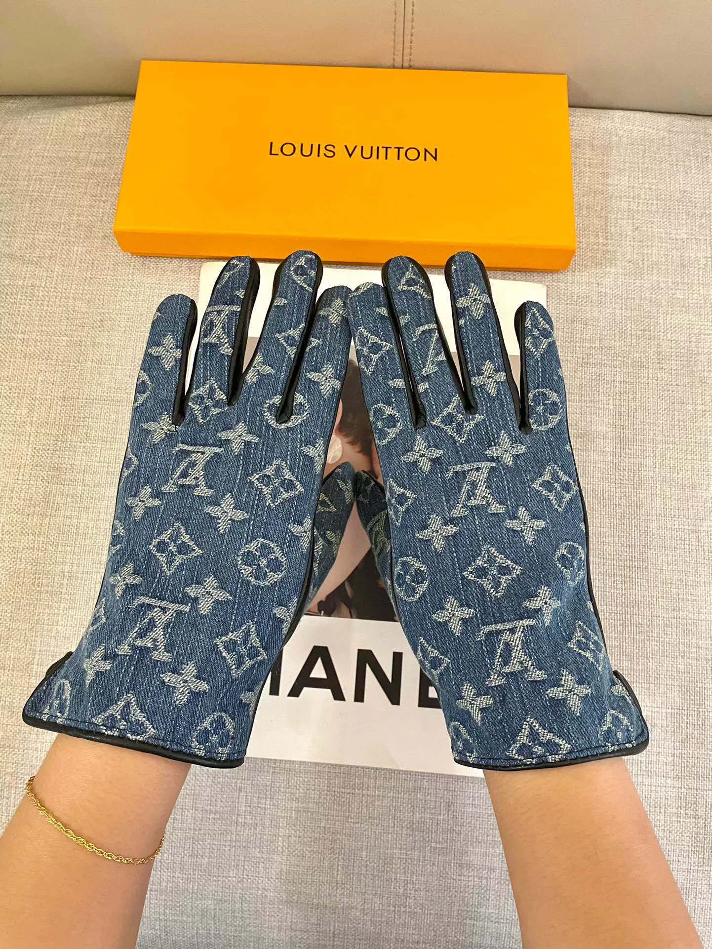 Sophisticated 1771 Louis Vuitton LV Gloves