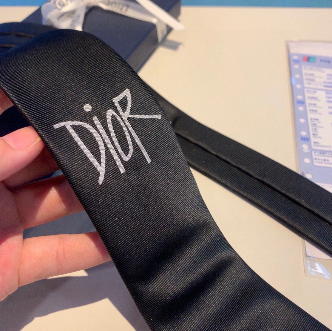 Sophisticated 1913 Christian Dior Necktie For Men