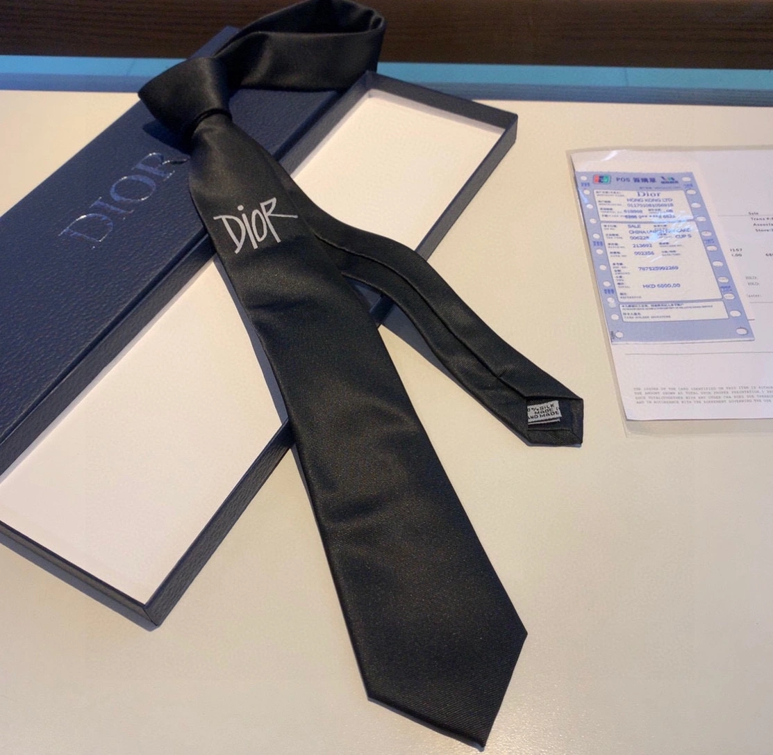 Sophisticated 1913 Christian Dior Necktie For Men