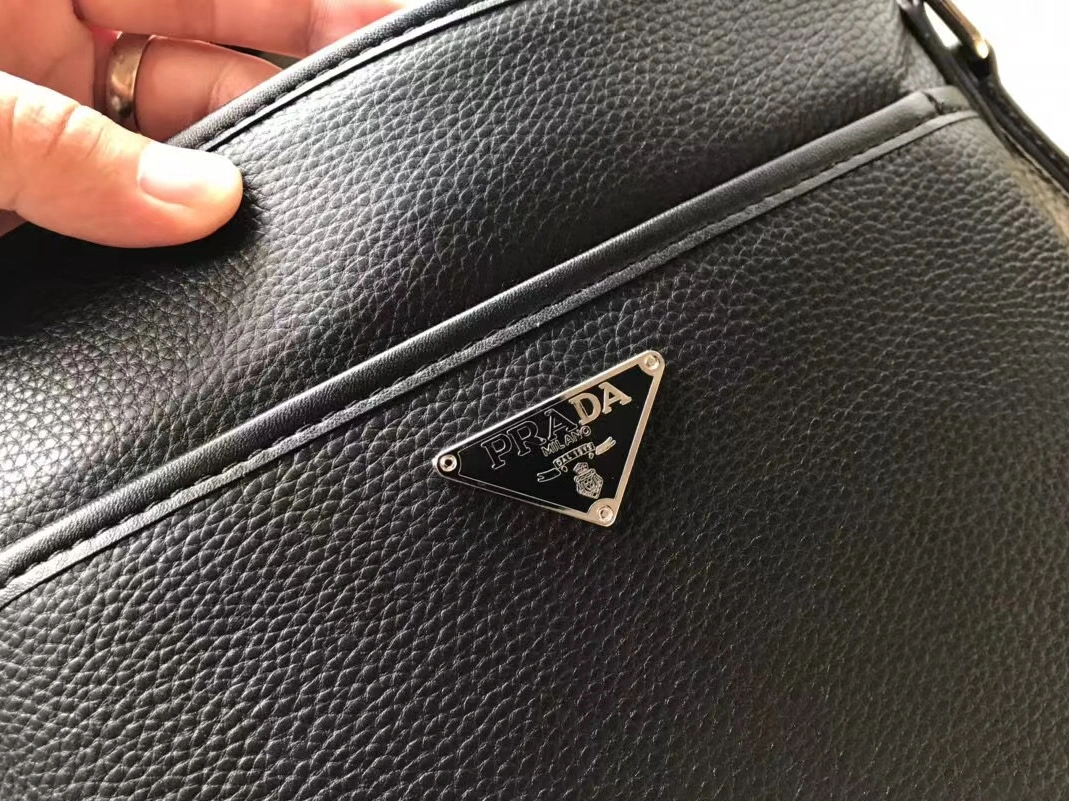 Sophisticated 1993 Prada AAA Man Messenger Bags