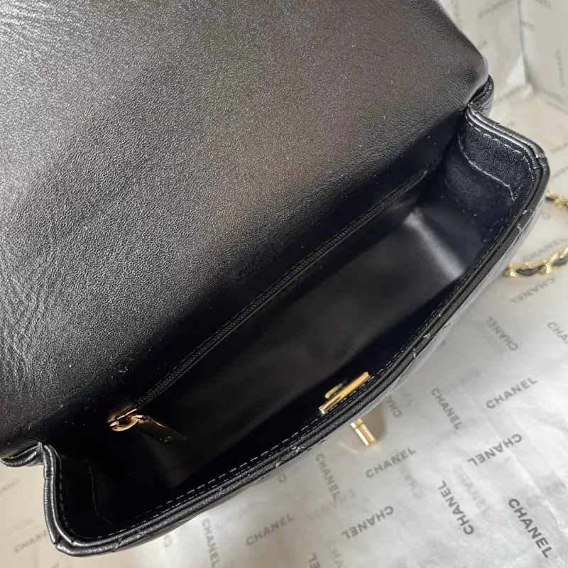 Sophisticated 2016 Chanel AAA Quality Messenger Bags For Women