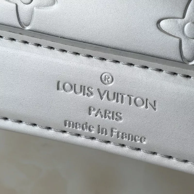 Sophisticated 2143 Louis Vuitton Messenger Bags For Women