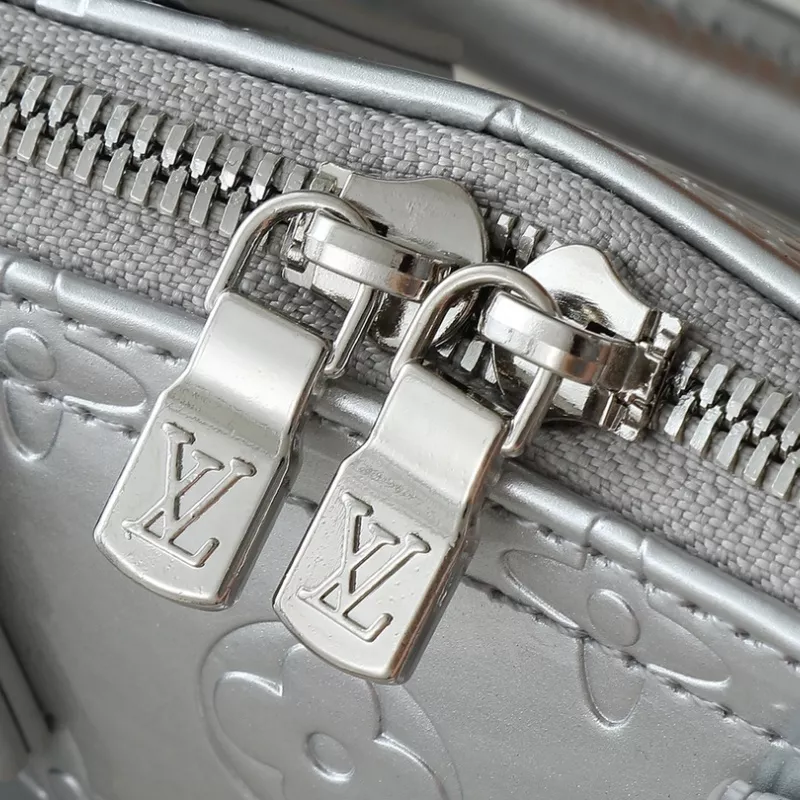 Sophisticated 2143 Louis Vuitton Messenger Bags For Women