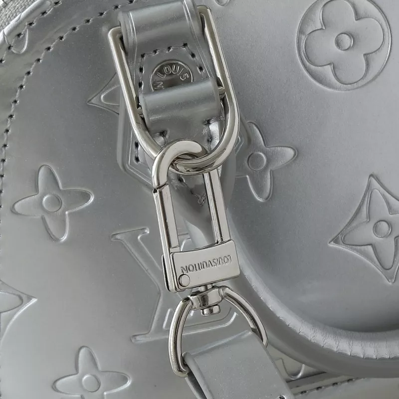 Sophisticated 2143 Louis Vuitton Messenger Bags For Women