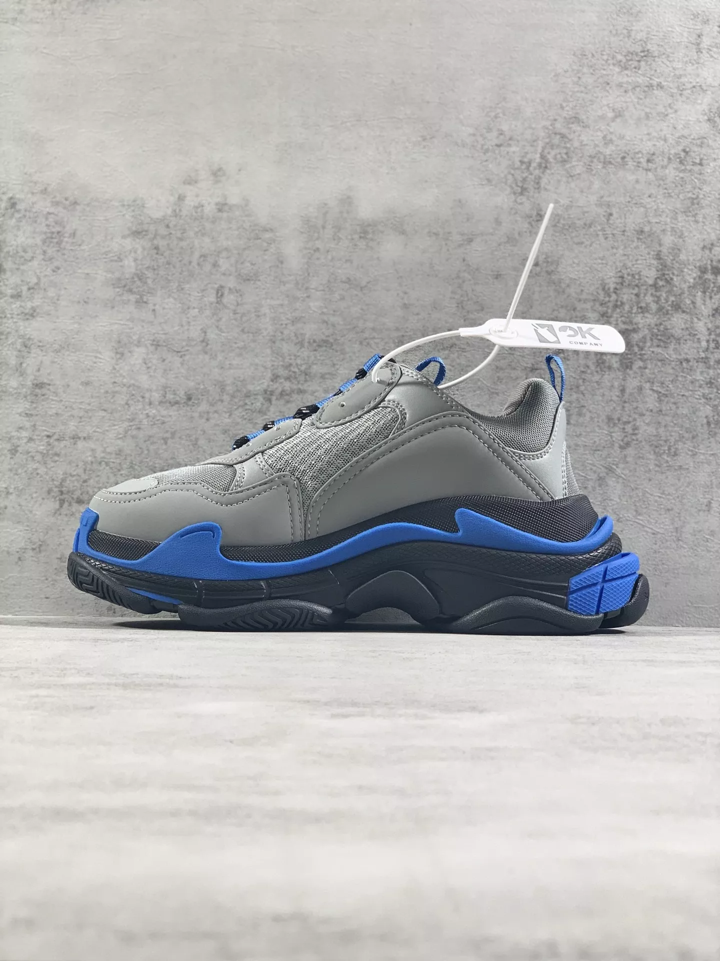 Sophisticated 2218 Balenciaga Casual Shoes For Men