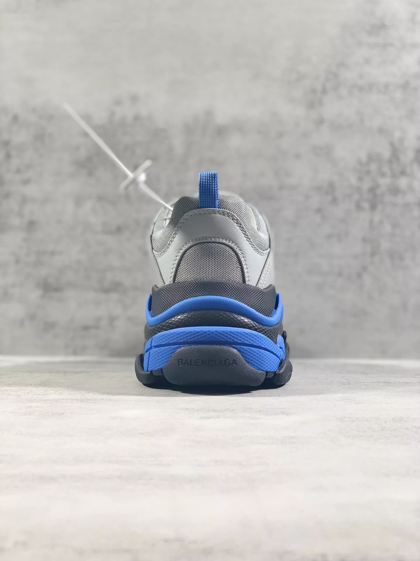 Sophisticated 2218 Balenciaga Casual Shoes For Men