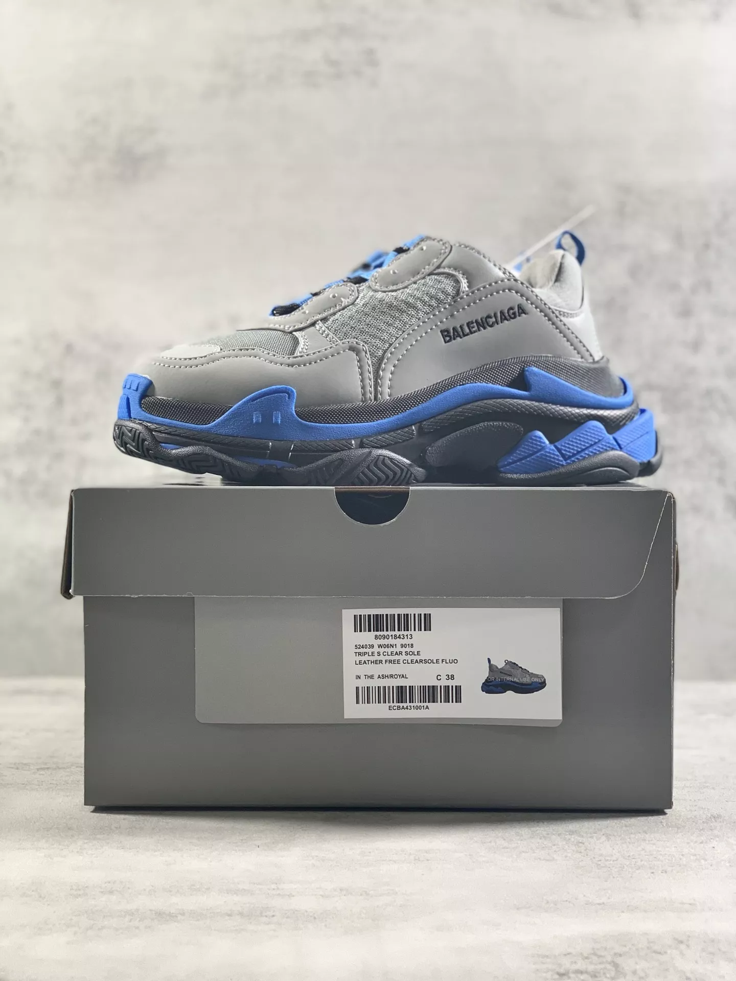 Sophisticated 2218 Balenciaga Casual Shoes For Men