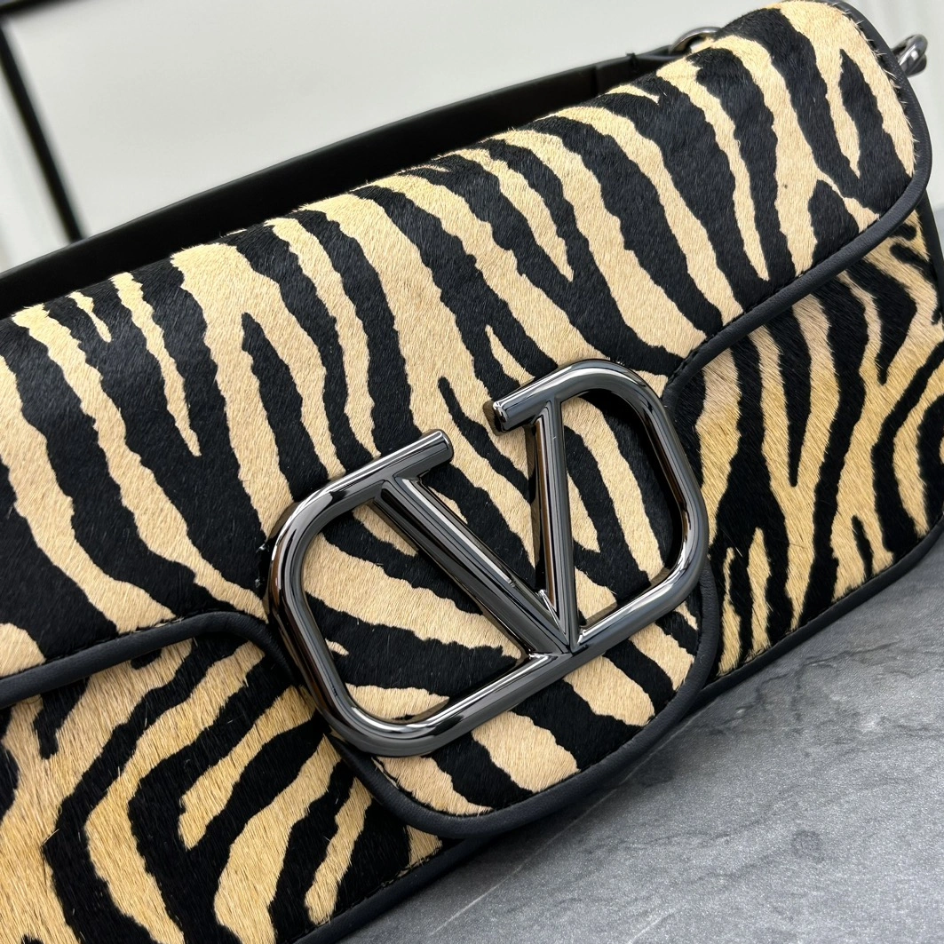 Sophisticated 264 Valentino AAA Quality Messenger Bags For Women