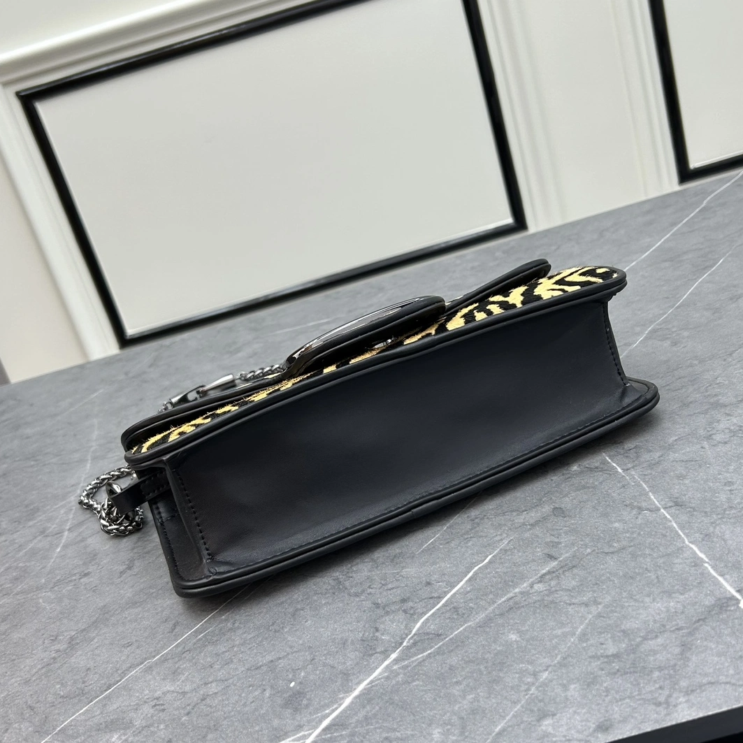 Sophisticated 264 Valentino AAA Quality Messenger Bags For Women