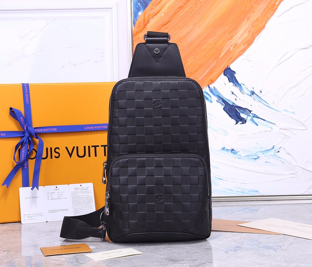Sophisticated 2698 Louis Vuitton AAA Man Messenger Bags