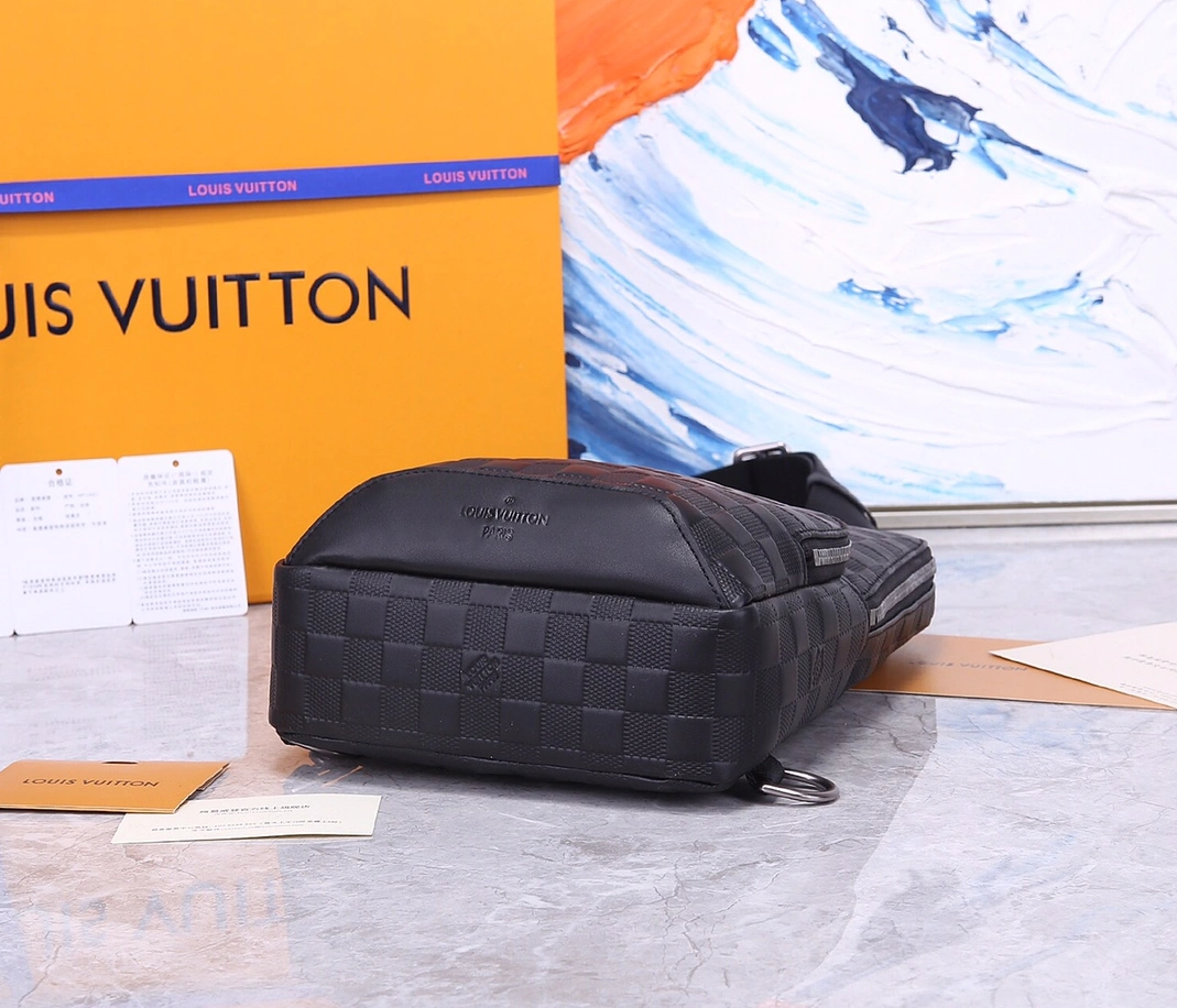 Sophisticated 2698 Louis Vuitton AAA Man Messenger Bags