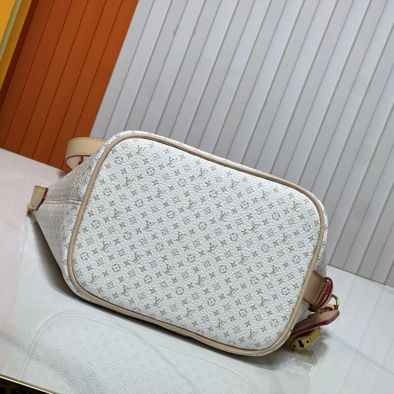 Sophisticated 279 Louis Vuitton Messenger Bags For Women