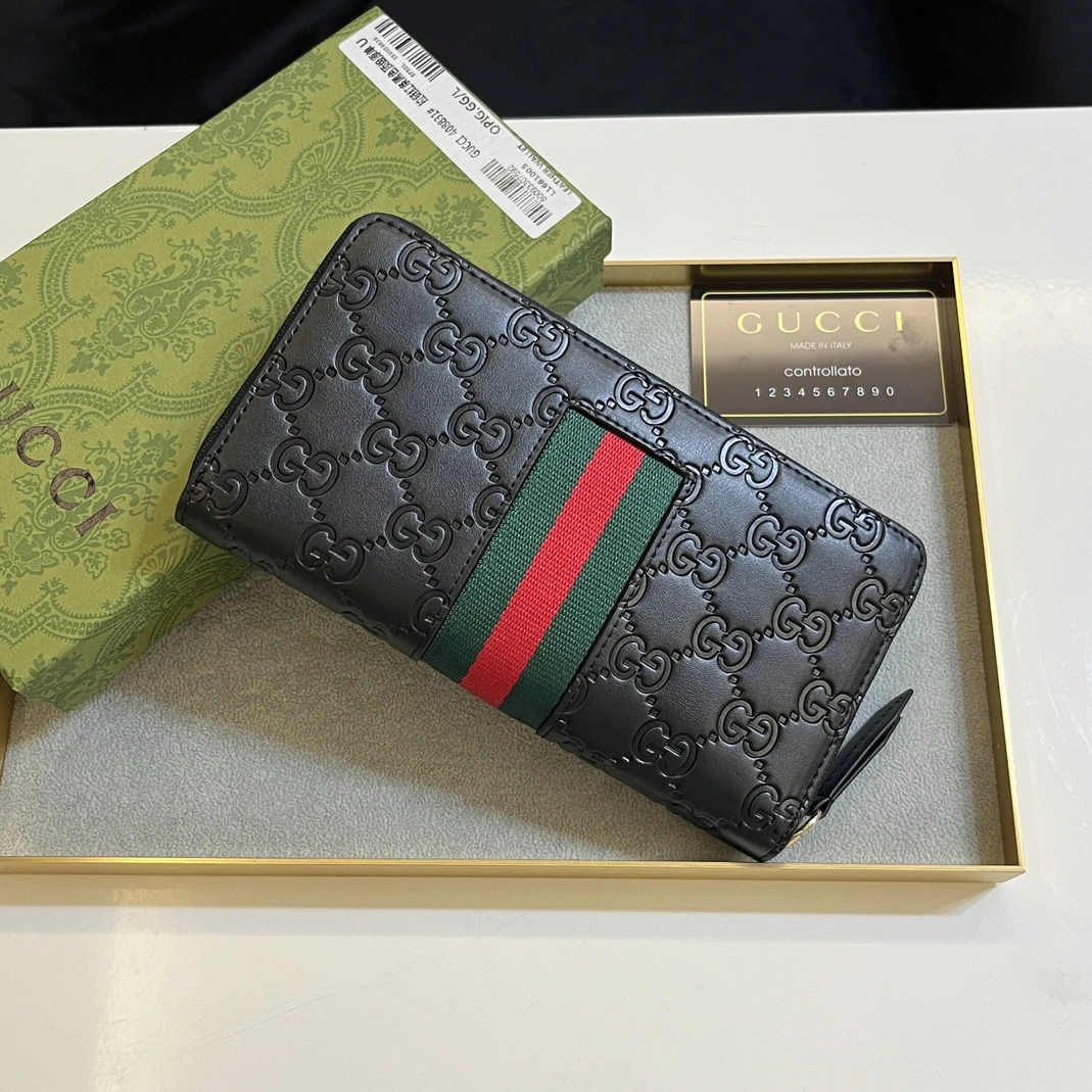 Sophisticated 2848 Gucci Wallets