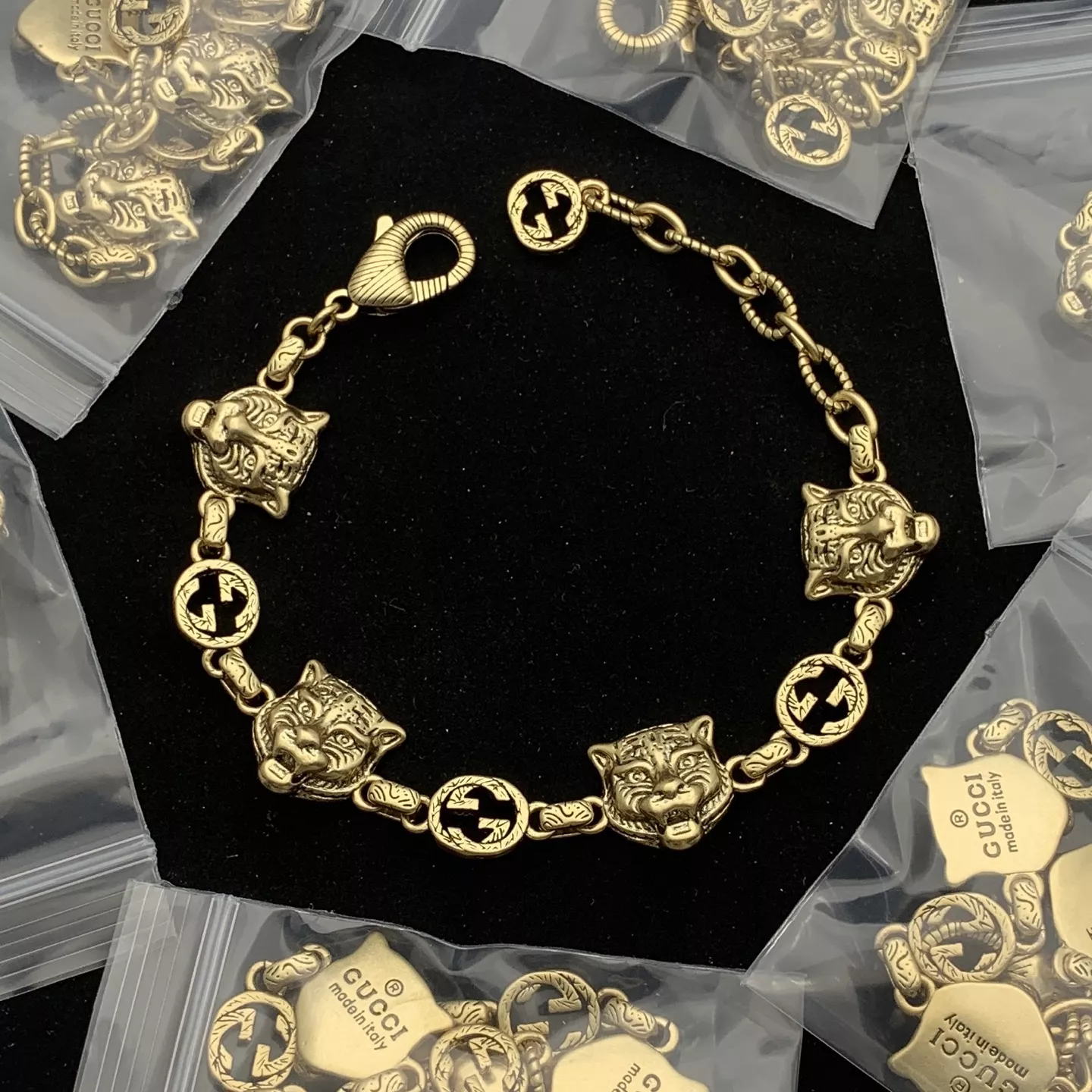 Sophisticated 2864 Gucci Bracelets