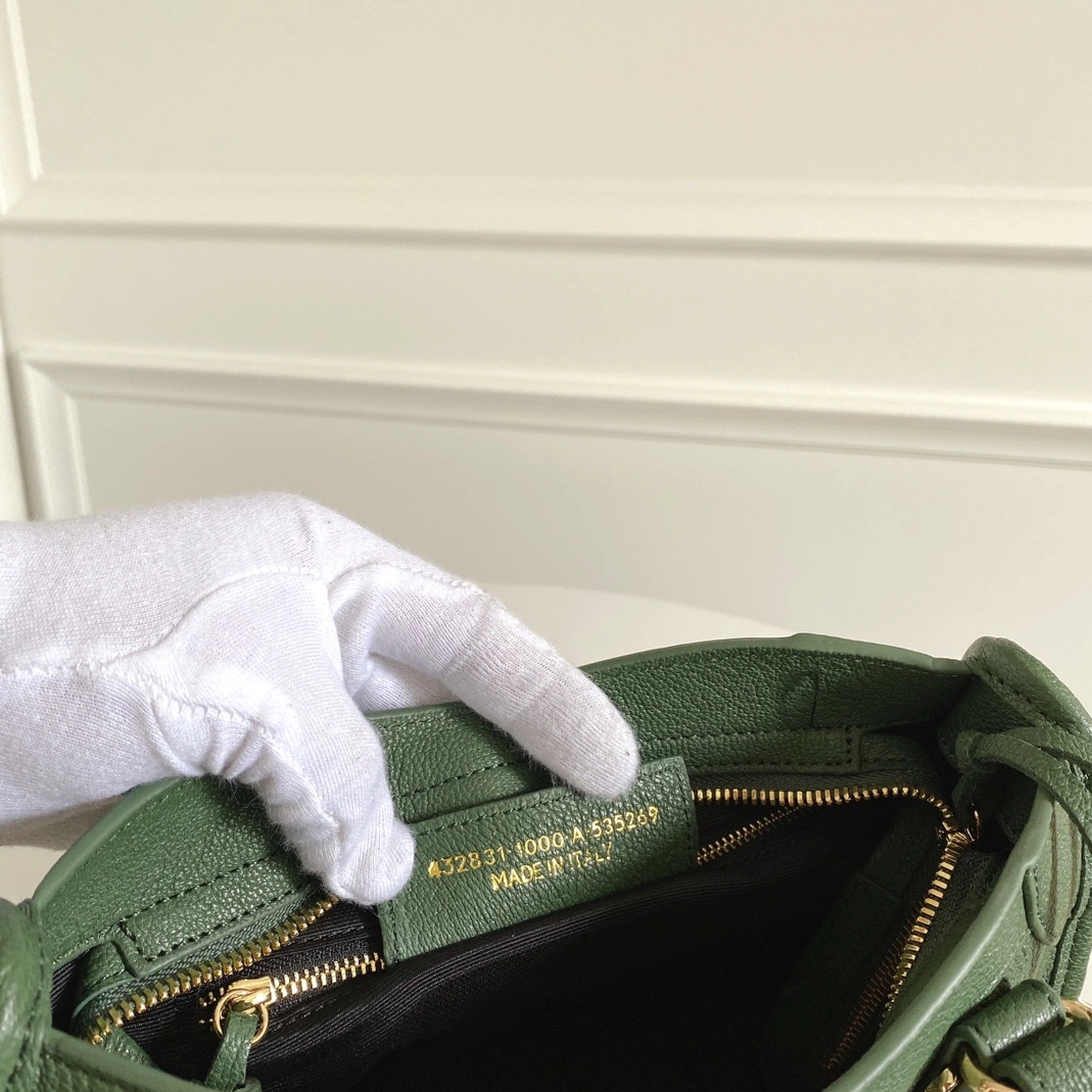 Sophisticated 2865 Balenciaga AAA Quality Handbags For Women