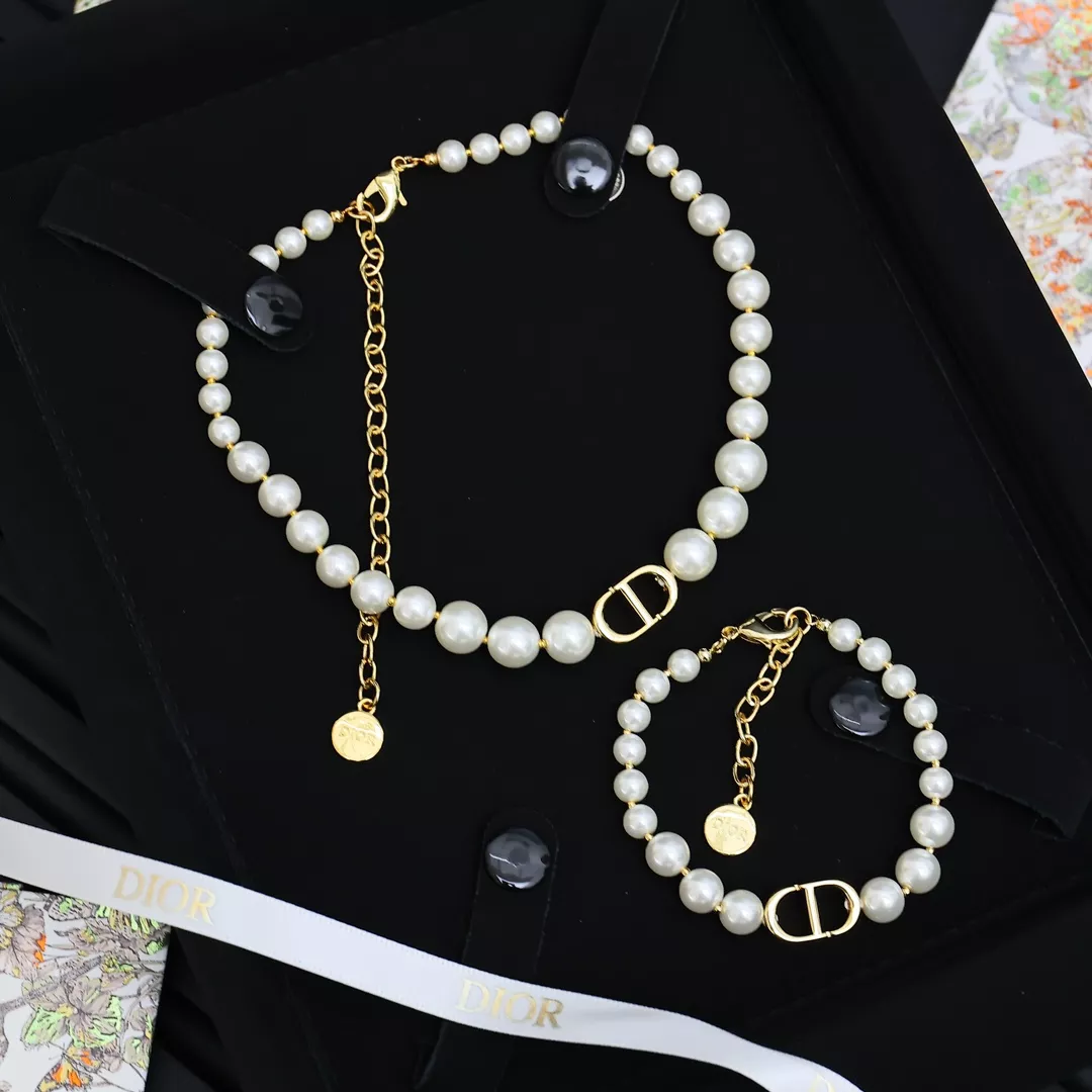 Sophisticated 3084 Christian Dior Jewelry Set For Women