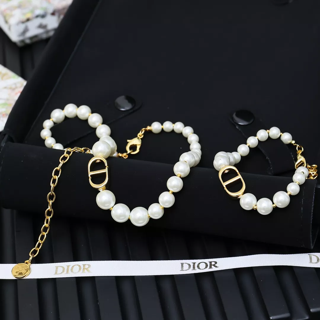 Sophisticated 3084 Christian Dior Jewelry Set For Women