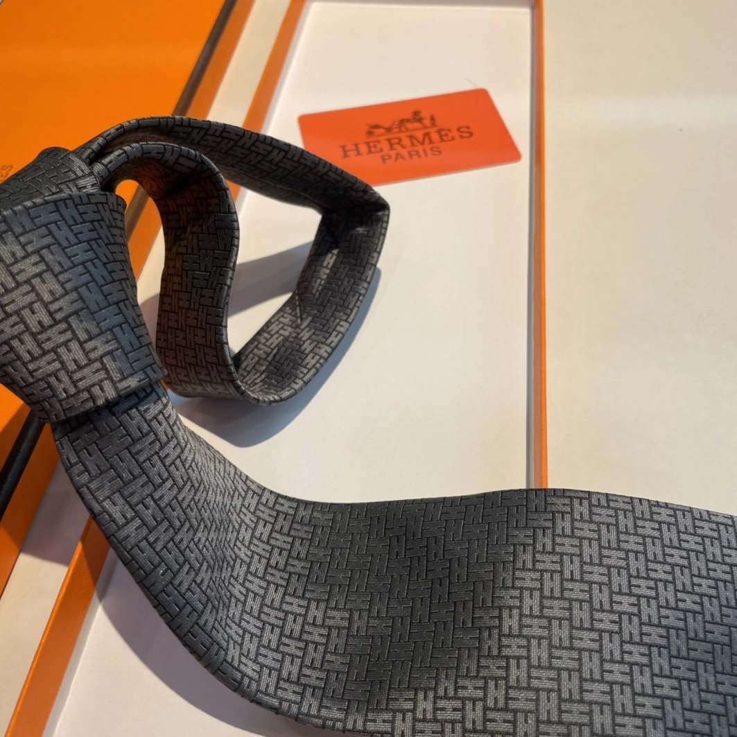 Sophisticated 3327 Hermes Necktie For Men