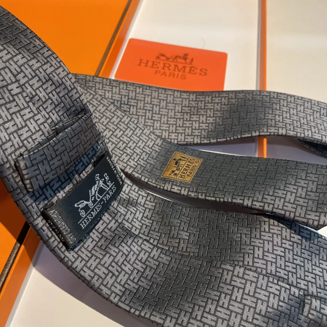 Sophisticated 3327 Hermes Necktie For Men