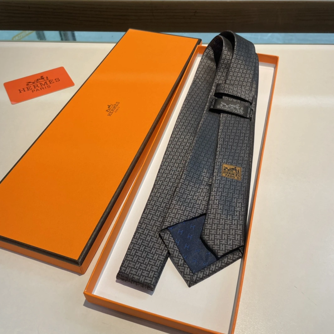 Sophisticated 3327 Hermes Necktie For Men