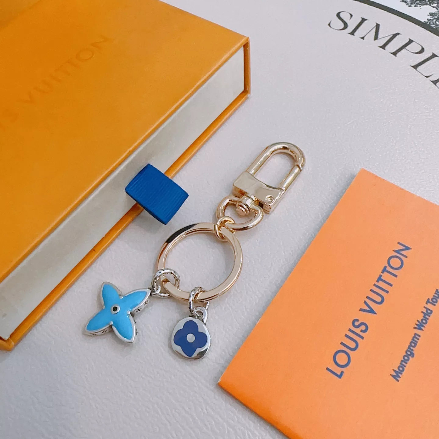 Sophisticated 3802 Louis Vuitton LV Key Holder And Bag Buckle