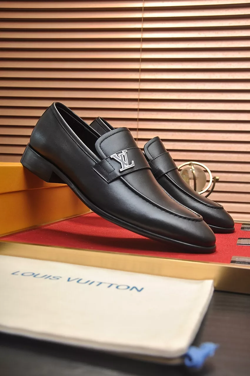 Sophisticated 3845 Louis Vuitton LV Oxfords Shoes For Men