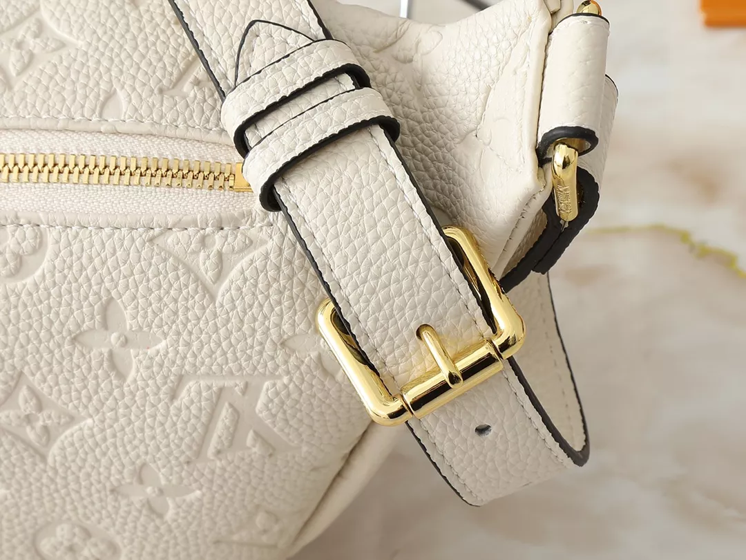 Sophisticated 3937 Louis Vuitton LV AAA Quality Belt Bags For Unisex