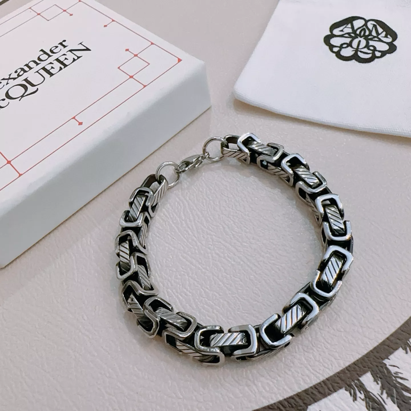 Sophisticated 4495 Alexander McQueen Bracelets