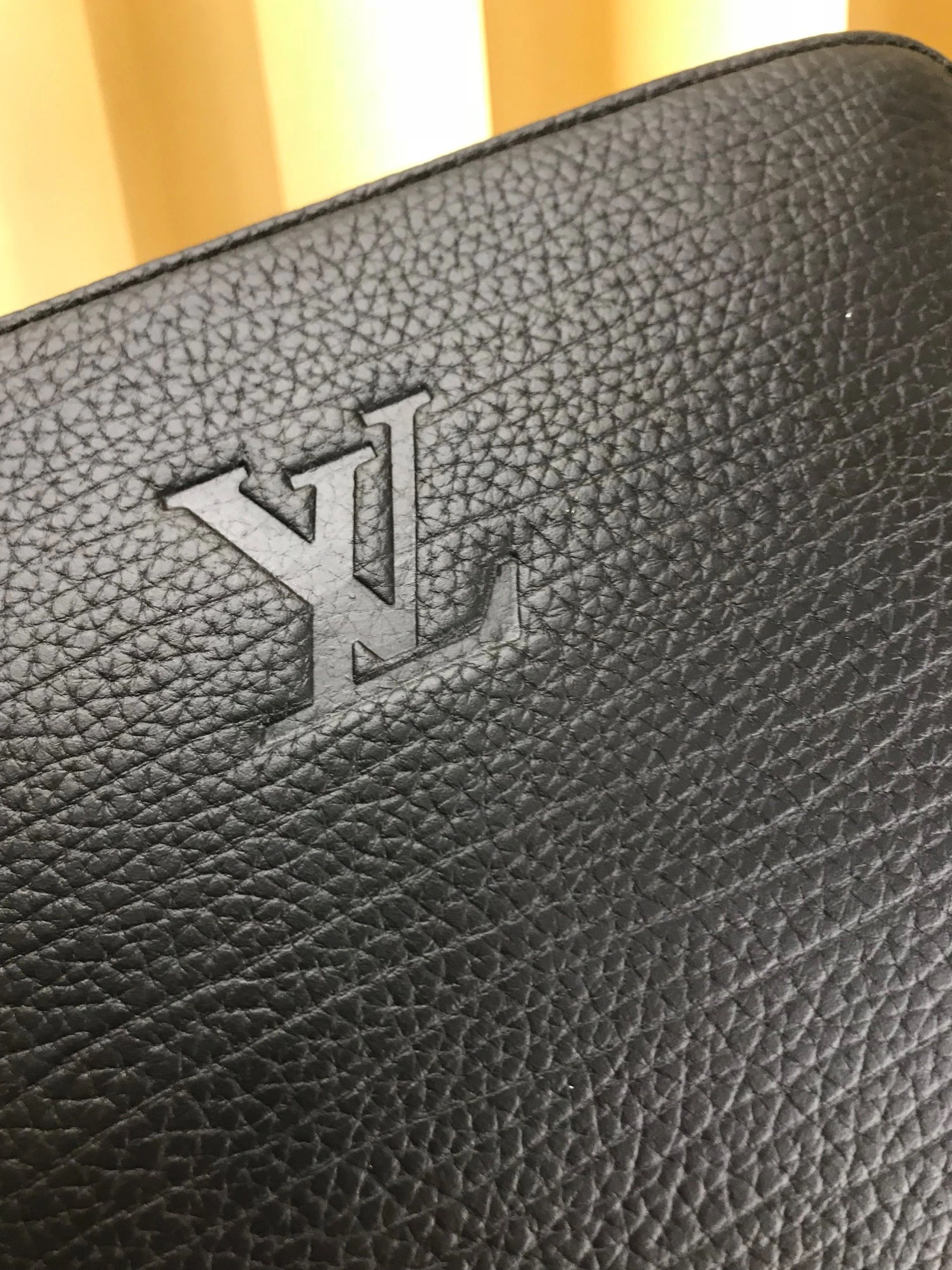 Sophisticated 4692 Louis Vuitton AAA Man Messenger Bags