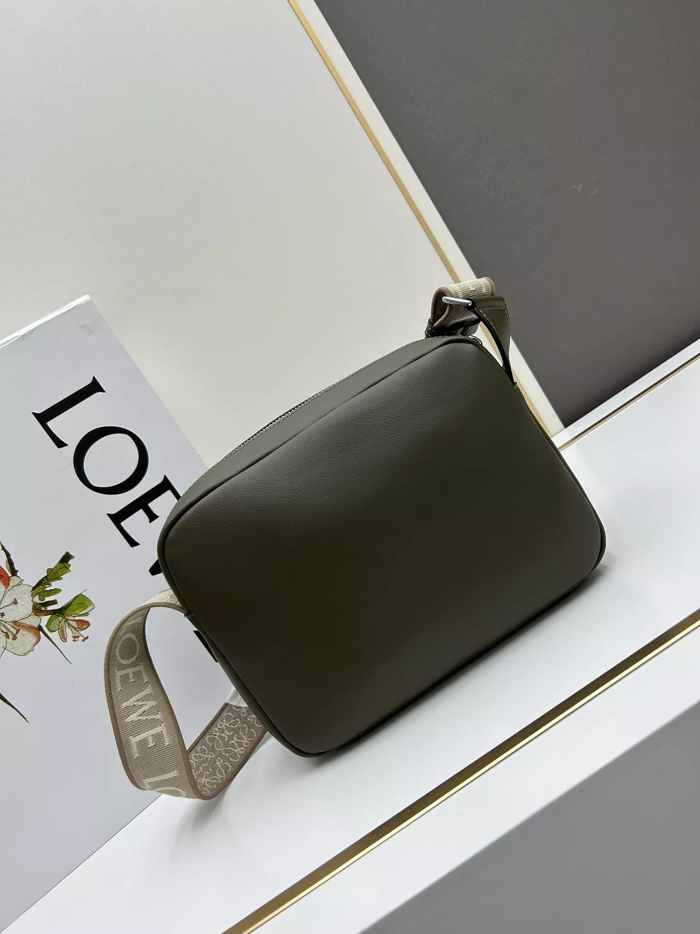 Sophisticated 4768 LOEWE AAA Quality Messenger Bags For Unisex