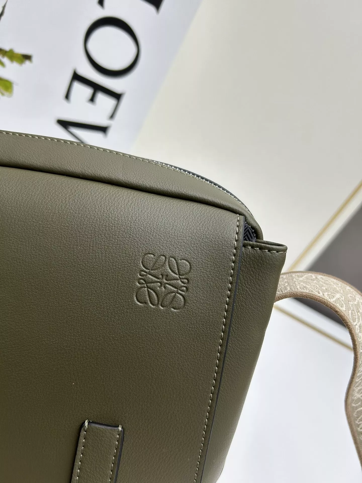 Sophisticated 4768 LOEWE AAA Quality Messenger Bags For Unisex