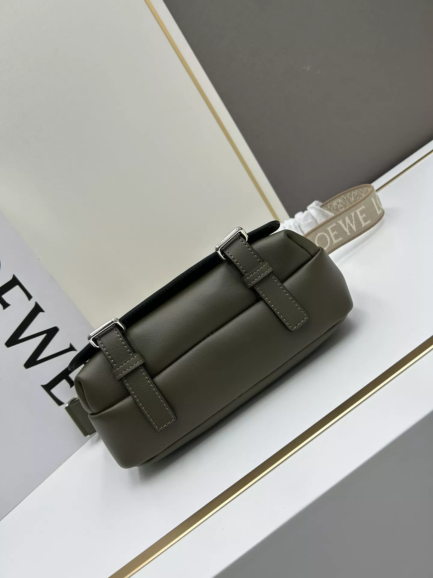 Sophisticated 4768 LOEWE AAA Quality Messenger Bags For Unisex