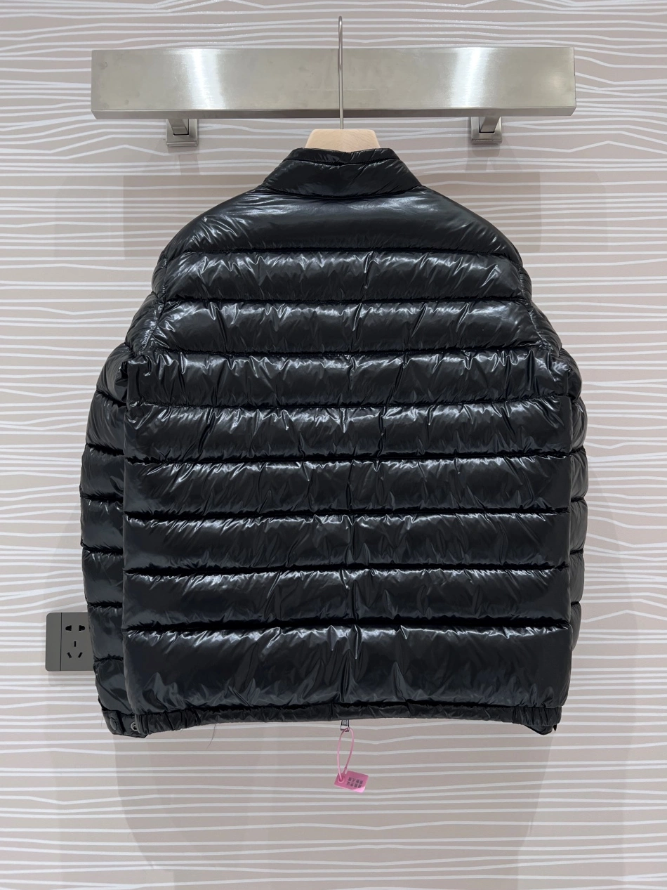 Sophisticated 4922 Moncler Down Feather Coat Long Sleeved For Men