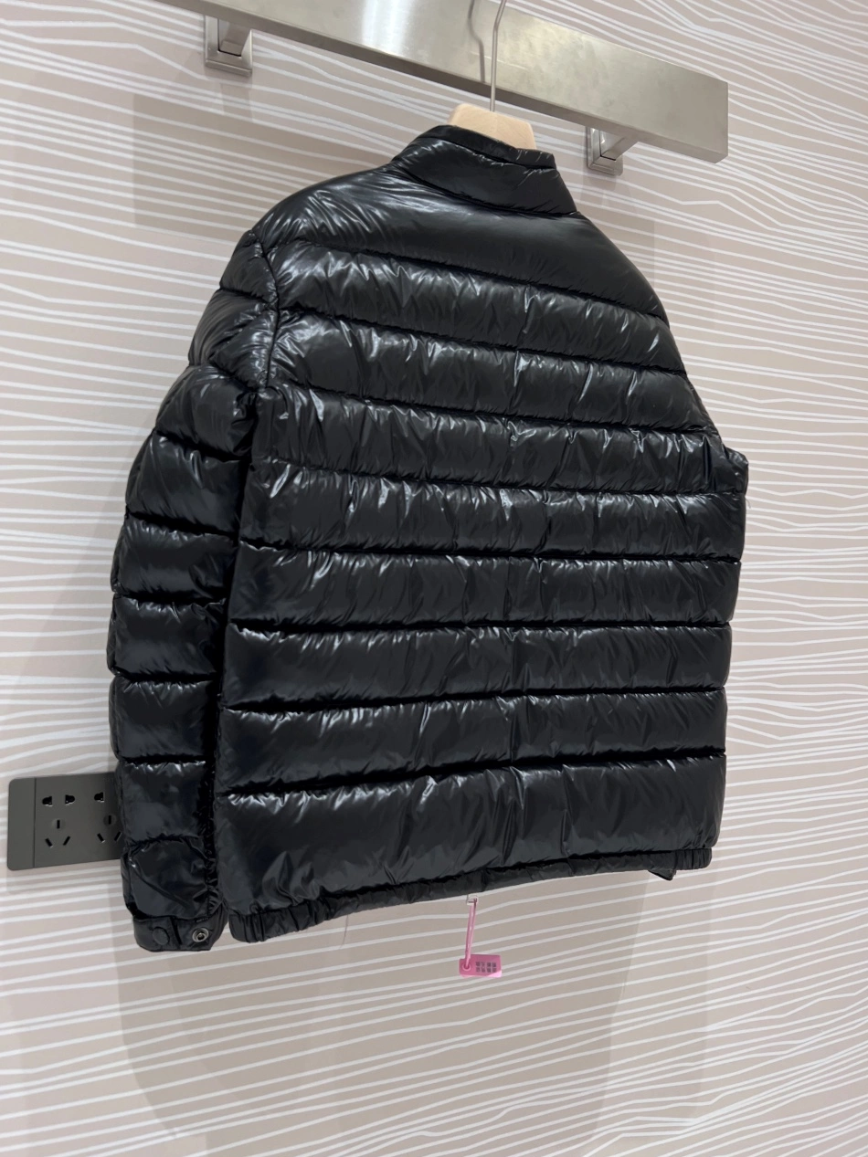 Sophisticated 4922 Moncler Down Feather Coat Long Sleeved For Men
