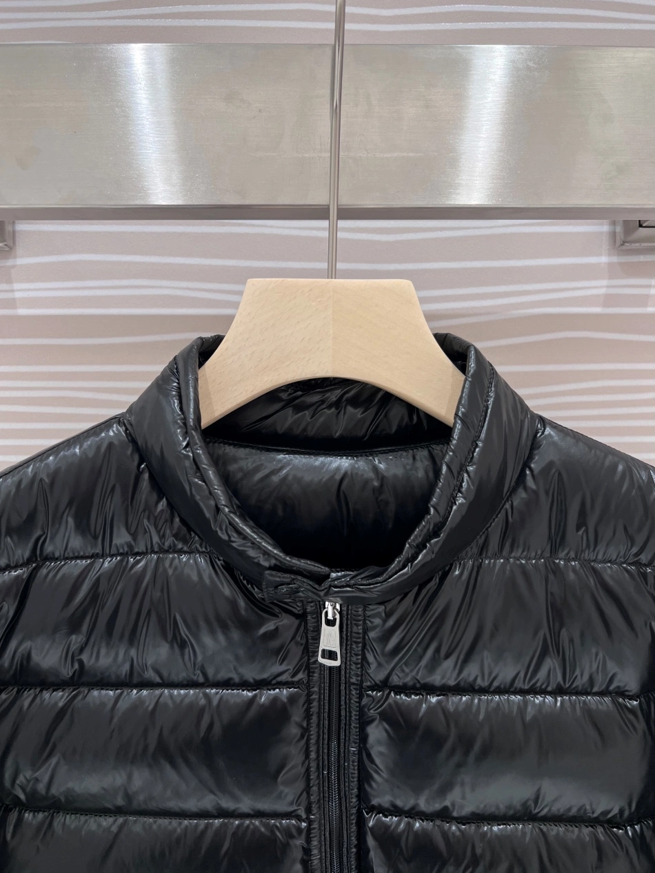 Sophisticated 4922 Moncler Down Feather Coat Long Sleeved For Men