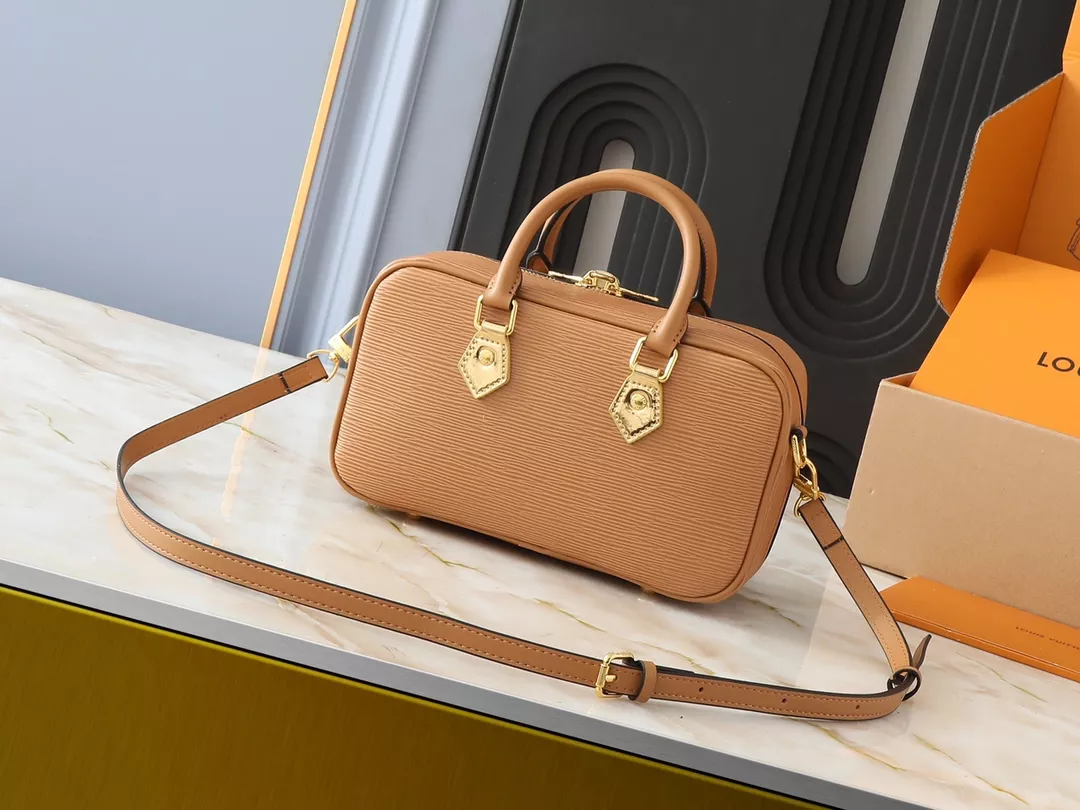 Sophisticated 501 Louis Vuitton AAA Quality Handbags For Women