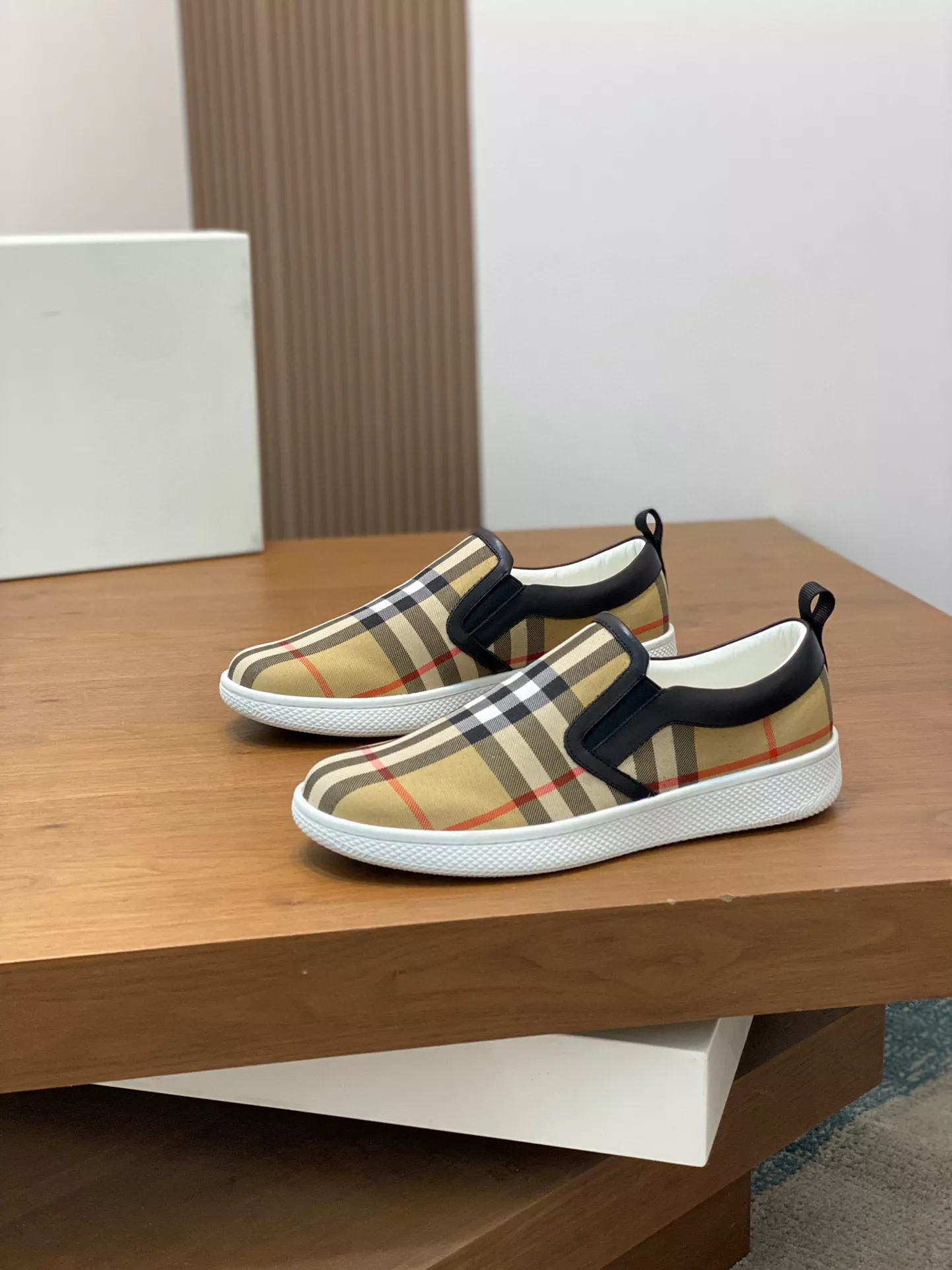 Sophisticated 5283 Burberry Casual Shoes For Men