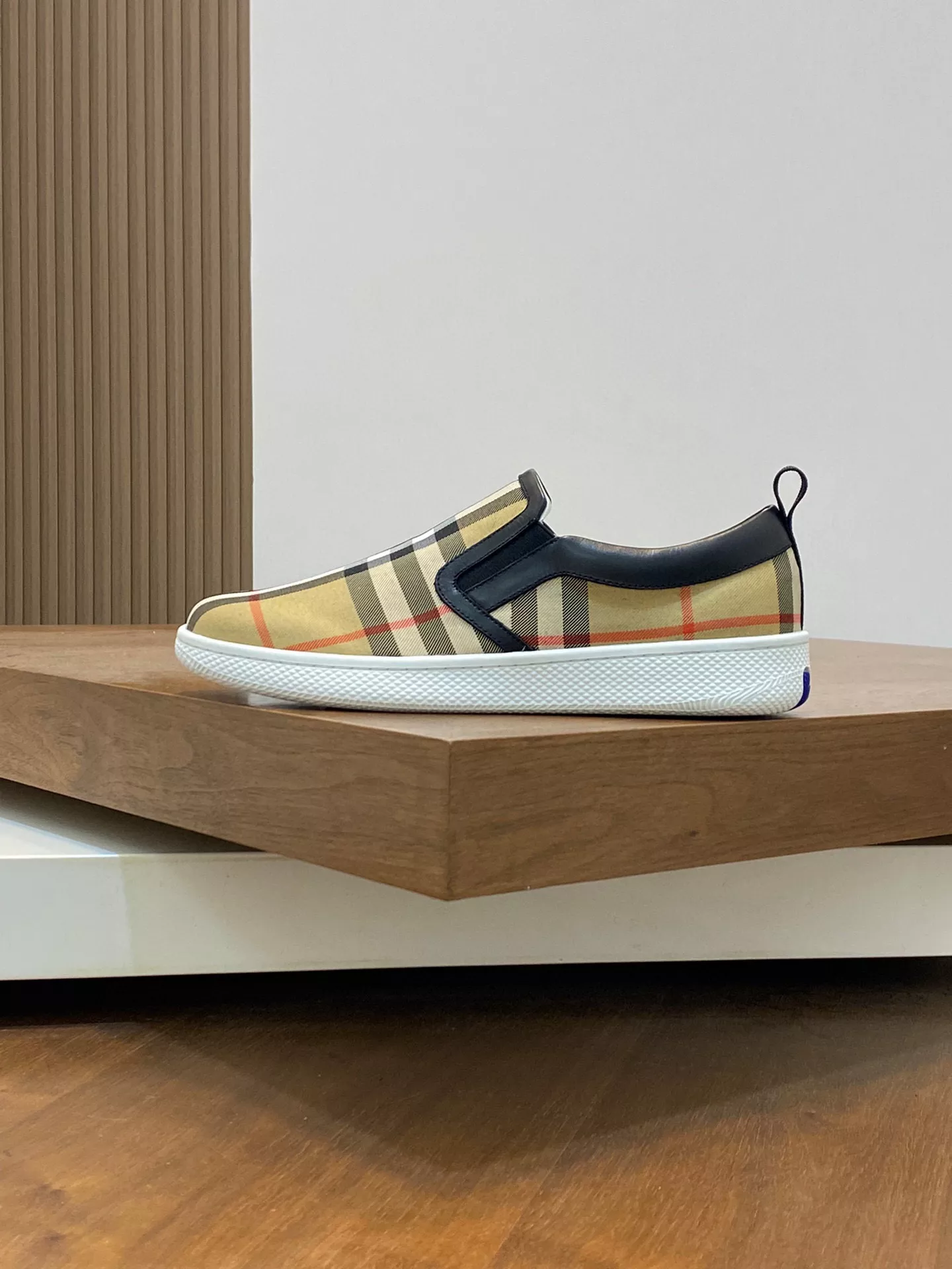 Sophisticated 5283 Burberry Casual Shoes For Men