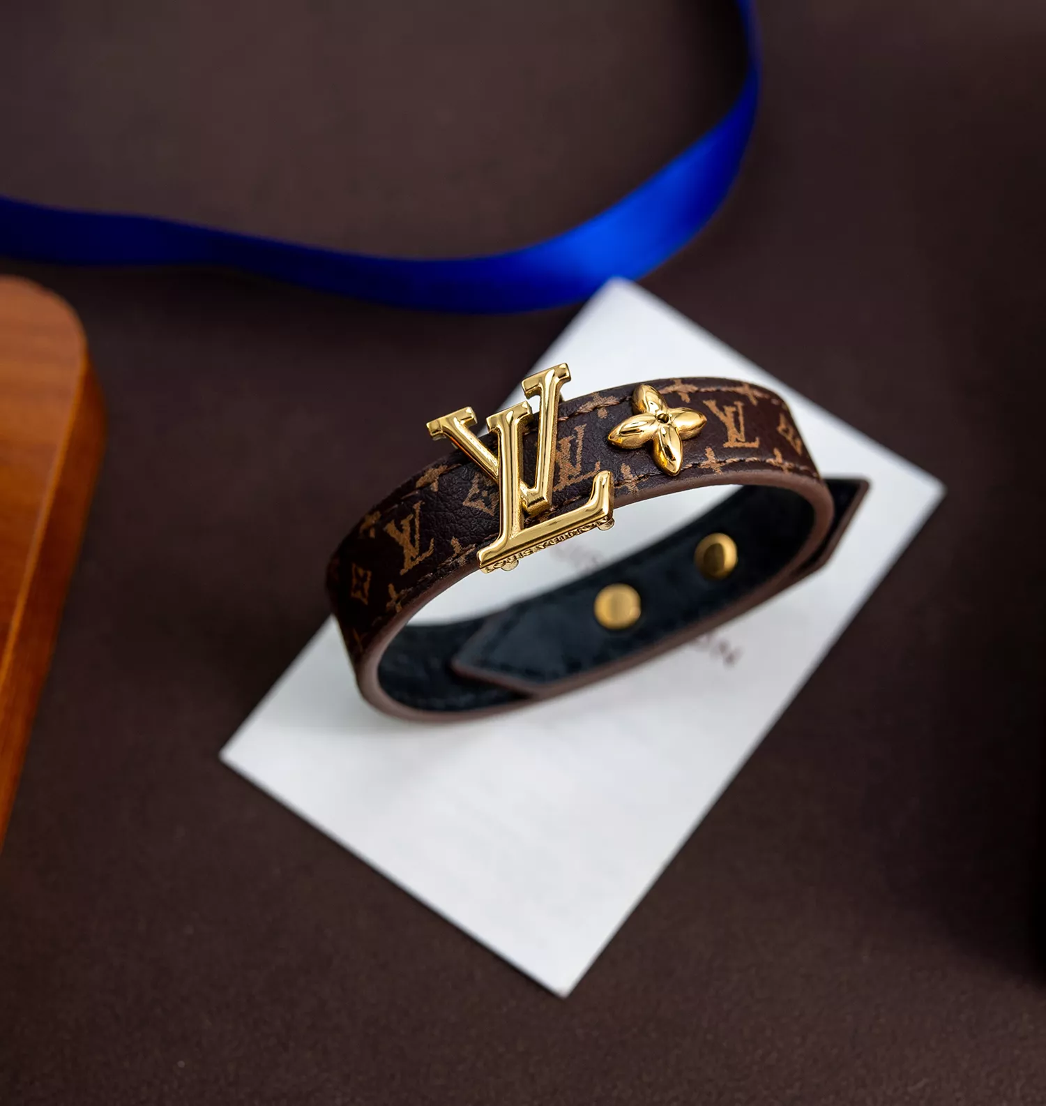 Sophisticated 5588 Louis Vuitton LV Bracelets