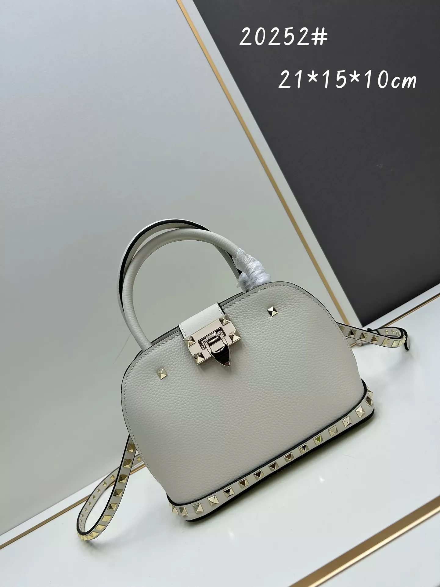 Sophisticated 5668 Valentino AAA Quality Handbags For Women