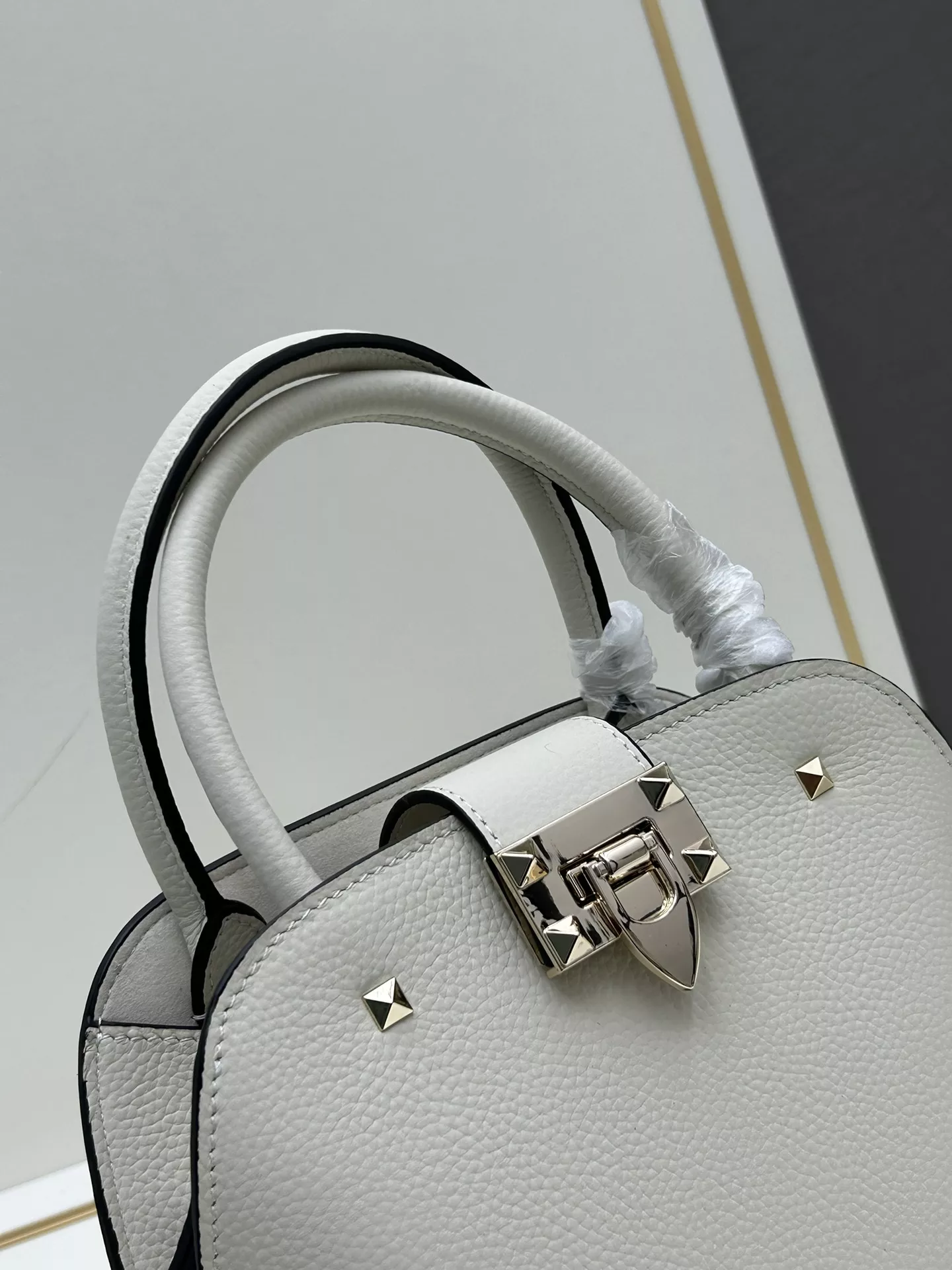 Sophisticated 5668 Valentino AAA Quality Handbags For Women