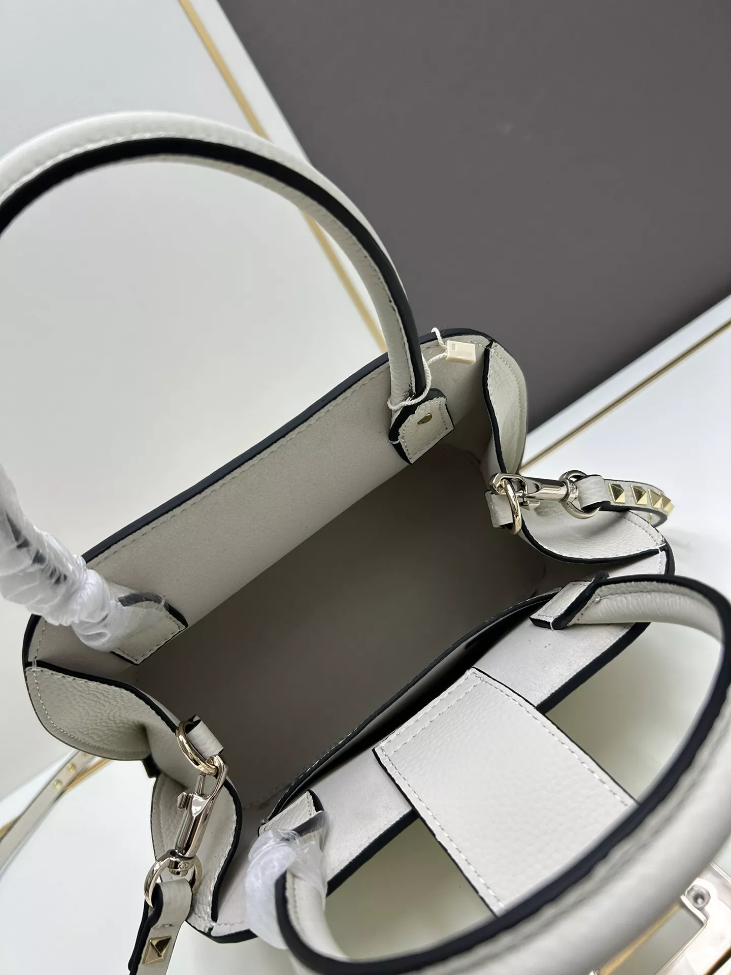 Sophisticated 5668 Valentino AAA Quality Handbags For Women