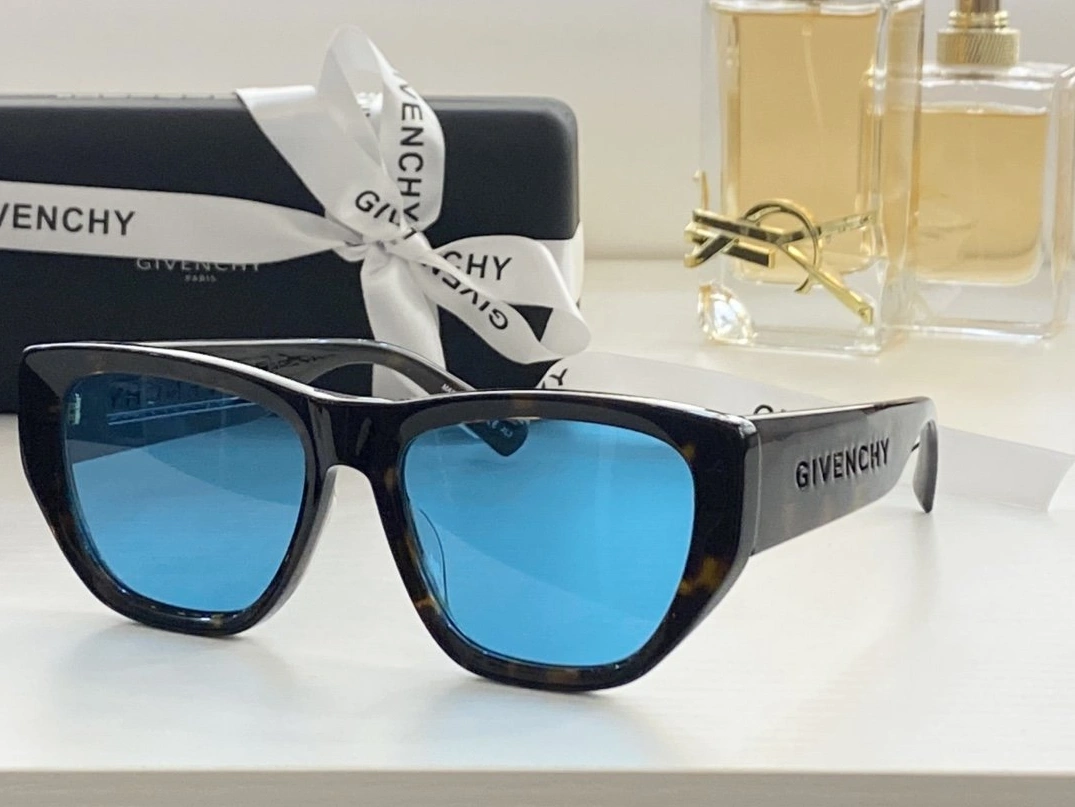 Sophisticated 5821 Givenchy AAA Quality Sunglasses