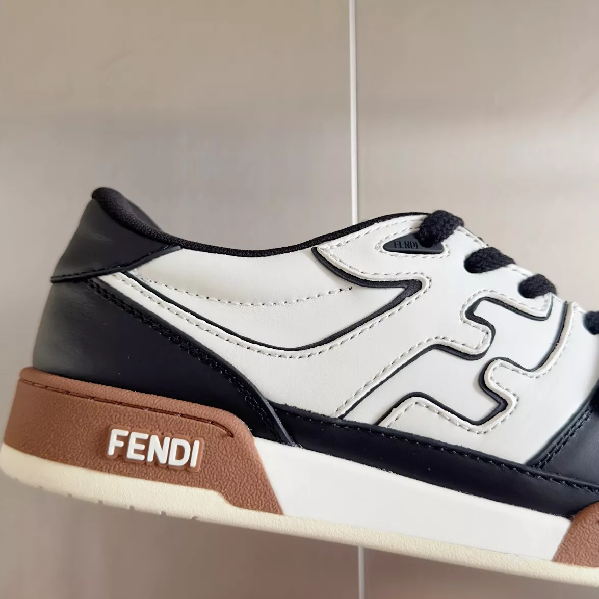 Sophisticated 5835 Fendi Casual Shoes For Women