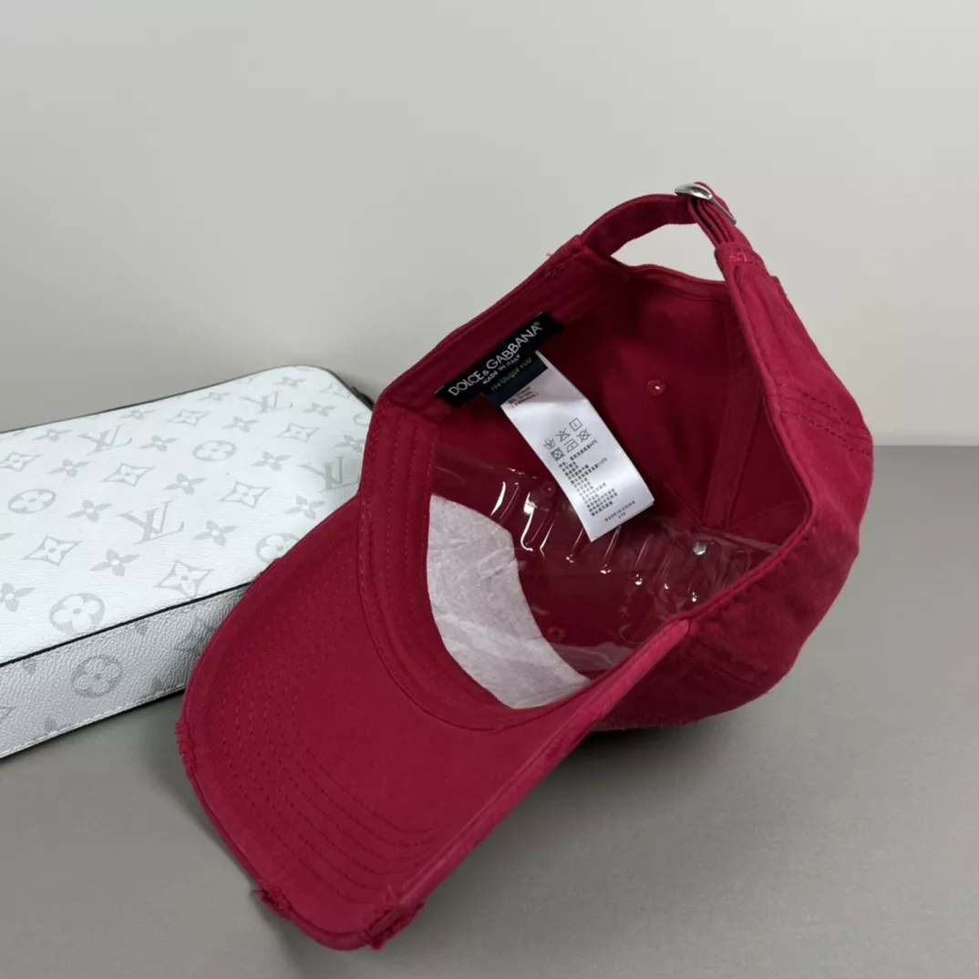 Sophisticated 5944 Dolce & Gabbana Caps