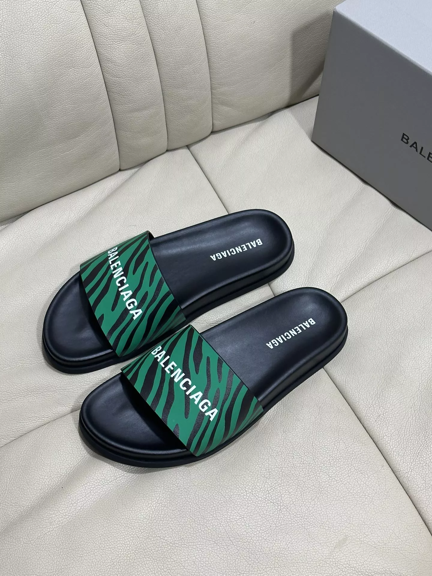 Sophisticated 6260 Balenciaga Slippers For Men