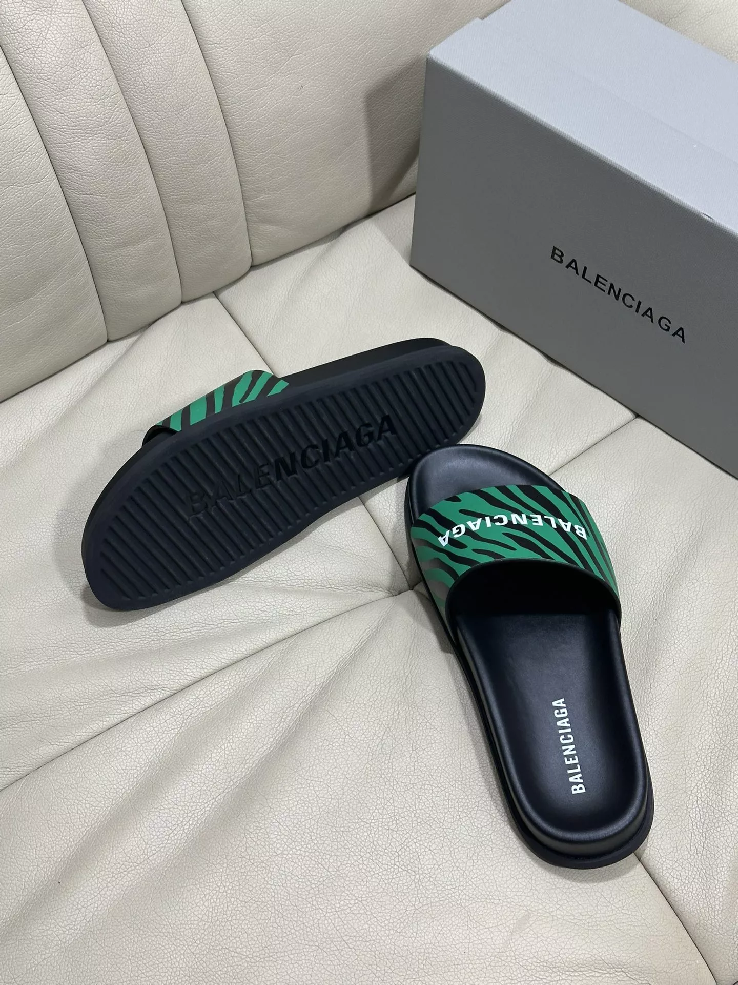 Sophisticated 6260 Balenciaga Slippers For Men