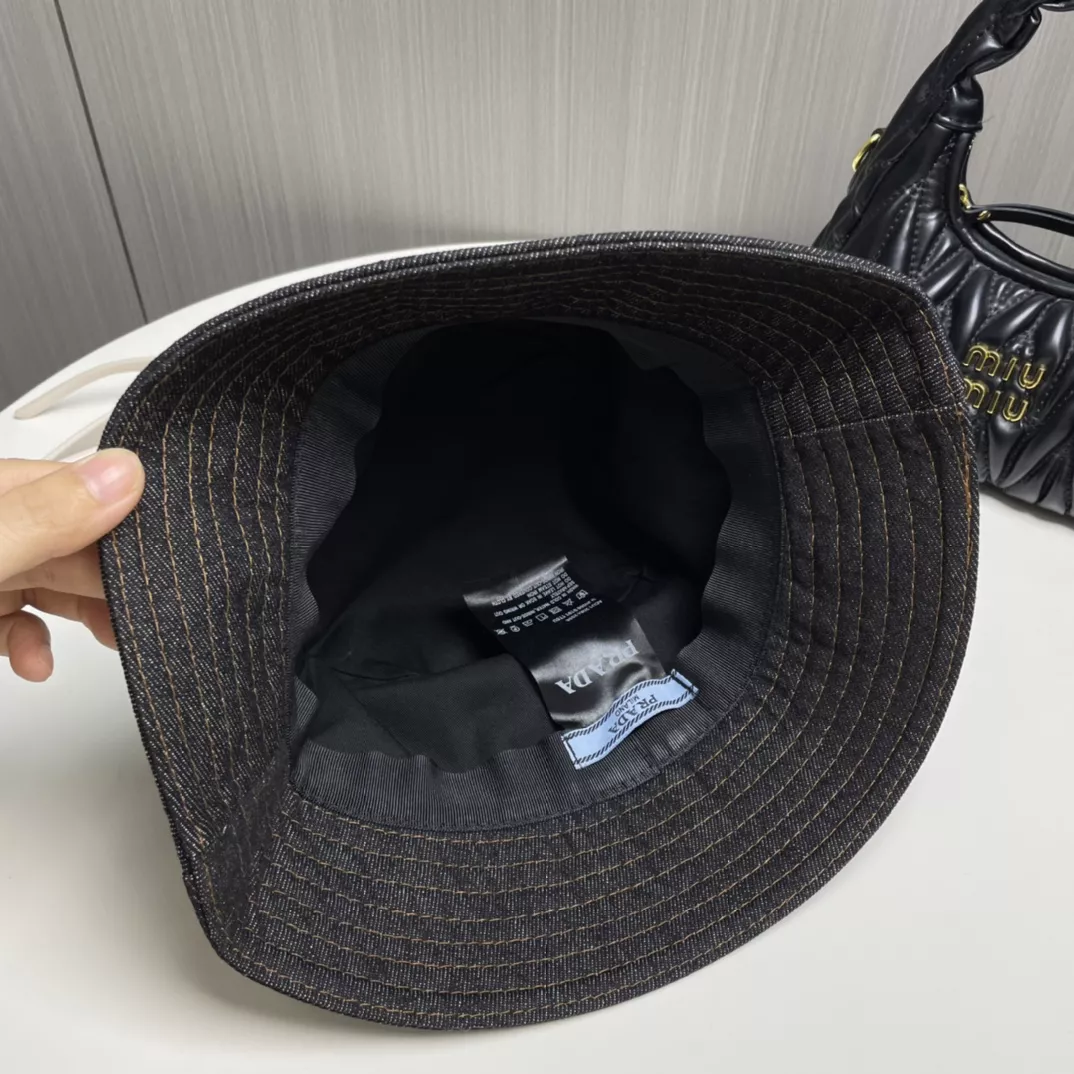 Sophisticated 6698 Prada Caps