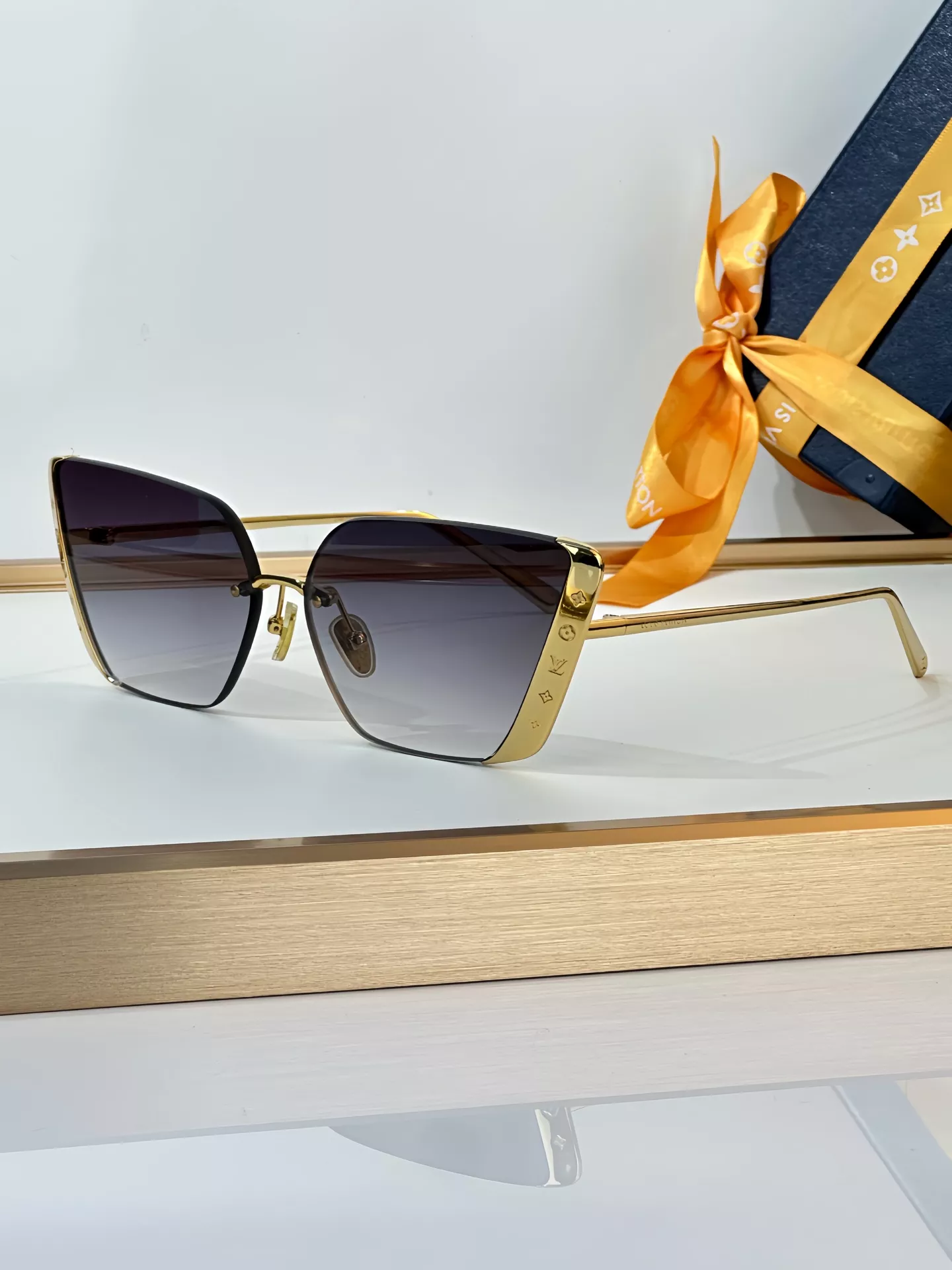 Sophisticated 6748 Louis Vuitton AAA Quality Sunglasses